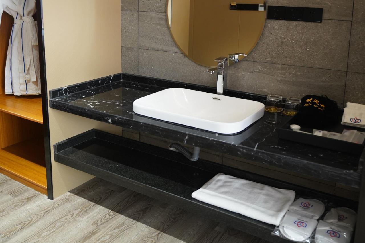 Joy Hotel Phnom Penh Bagian luar foto