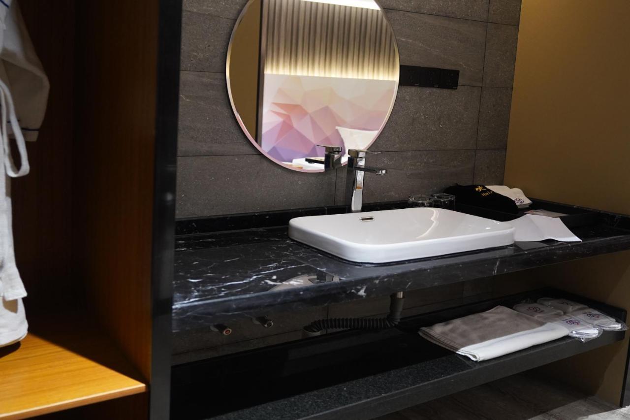 Joy Hotel Phnom Penh Bagian luar foto