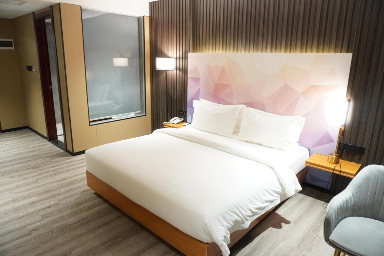 Joy Hotel Phnom Penh Bagian luar foto