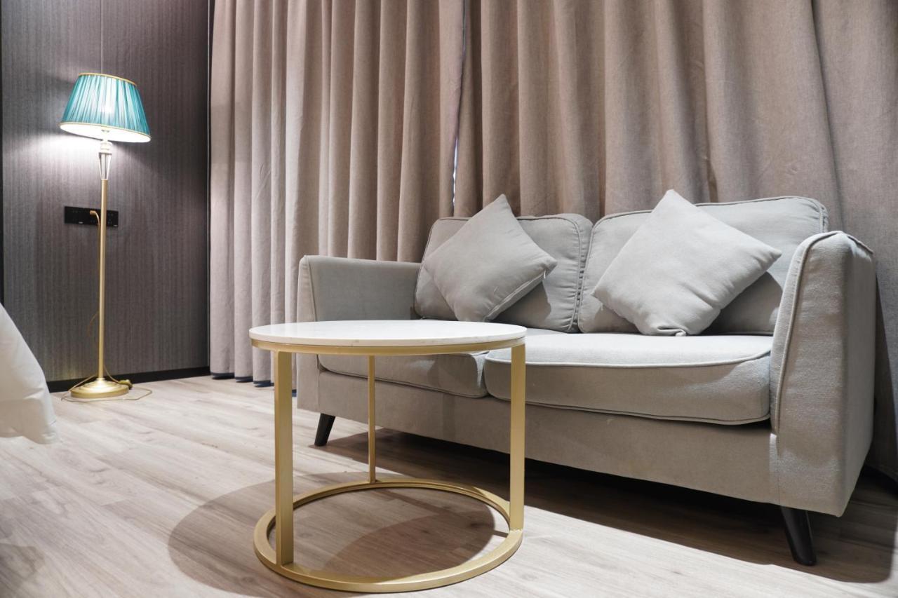 Joy Hotel Phnom Penh Bagian luar foto