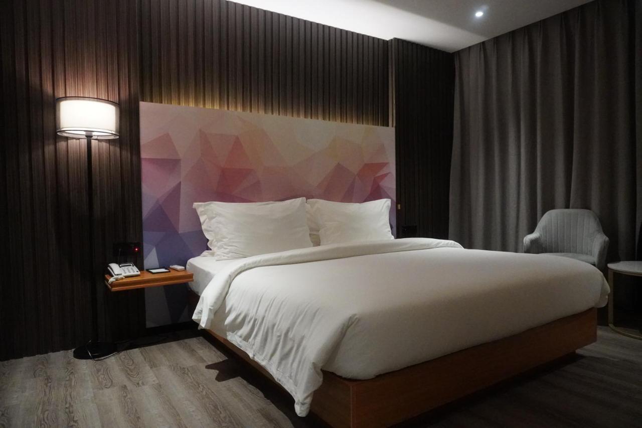 Joy Hotel Phnom Penh Bagian luar foto