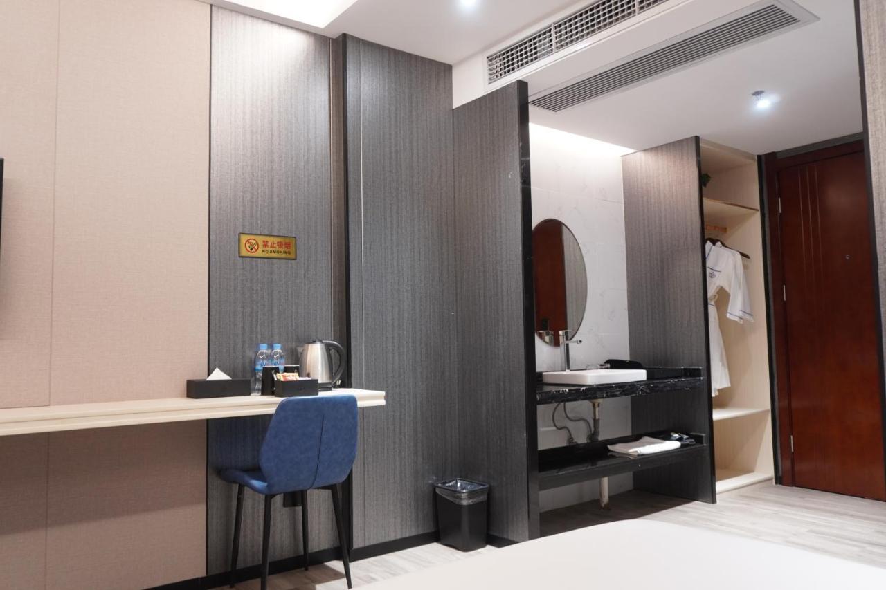 Joy Hotel Phnom Penh Bagian luar foto