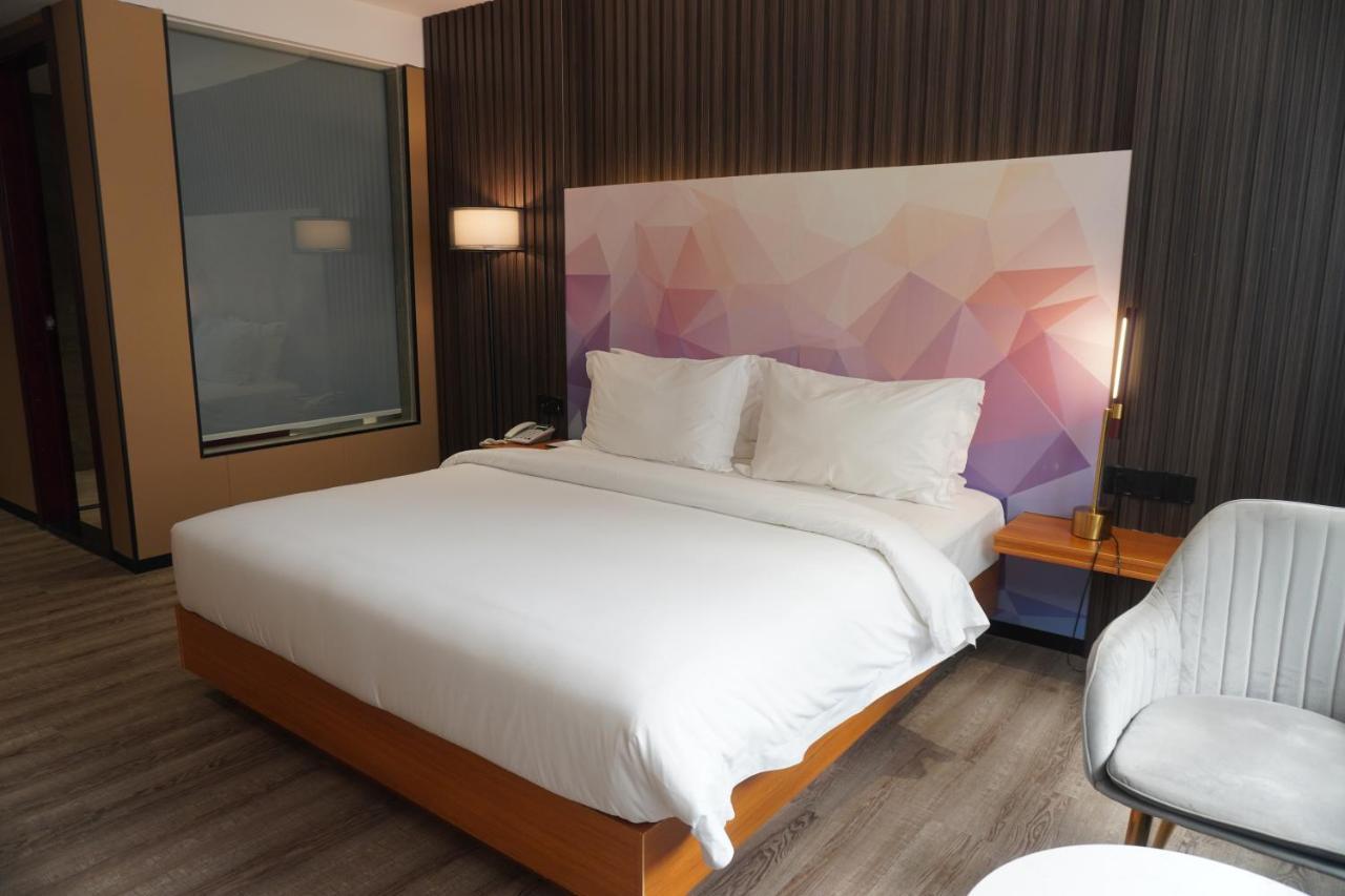 Joy Hotel Phnom Penh Bagian luar foto