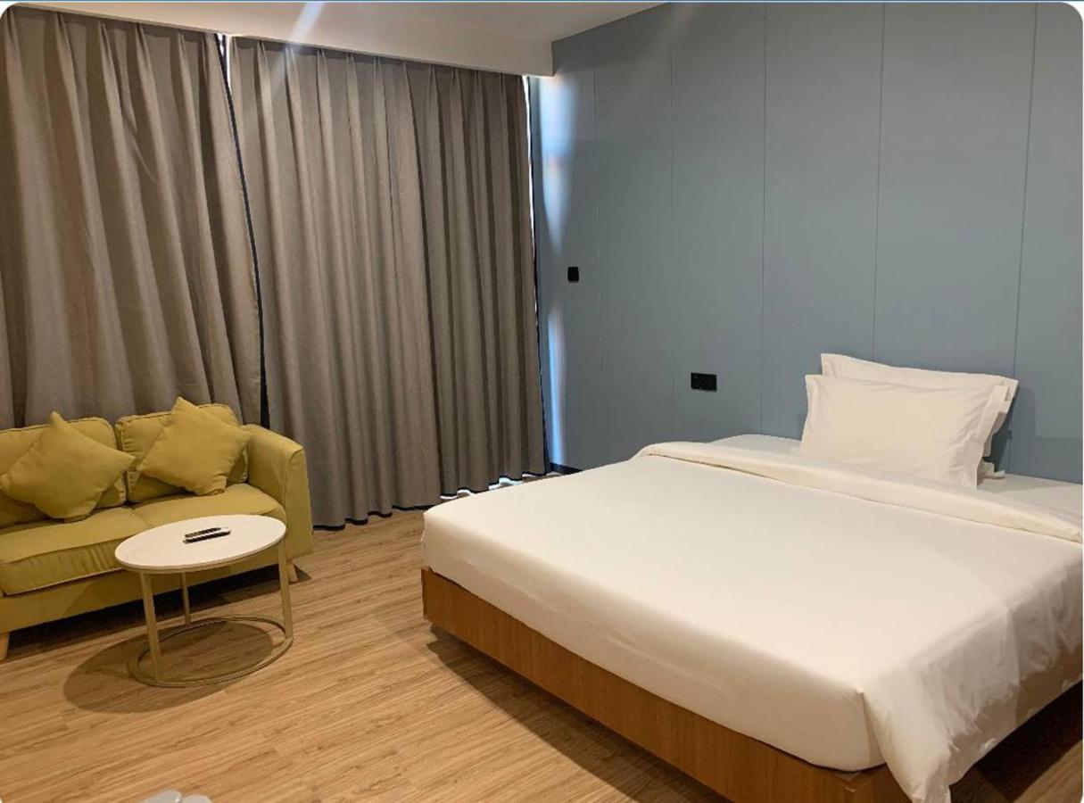 Joy Hotel Phnom Penh Bagian luar foto
